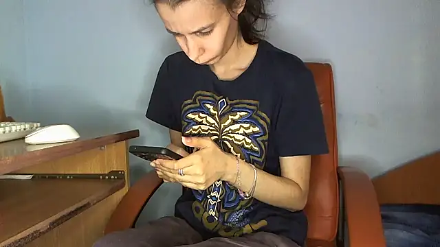 andreea713 online show from March 12, 2026, 3:40 pm