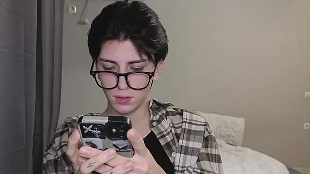 Snapshot of Oliver_star_boy_ chatting on October 27, 2025, 5:50 pm Oliver star boy online show from October 27, 2025, 5:50 pm