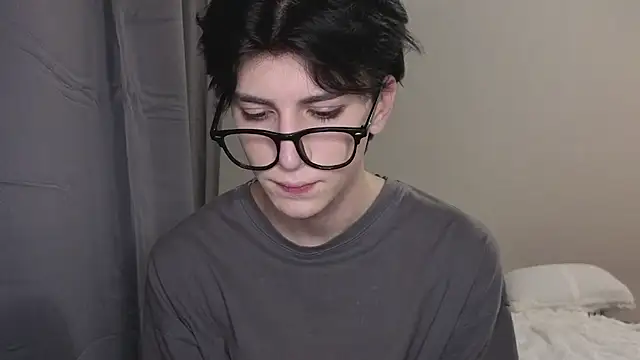 Snapshot of Oliver_star_boy_ chatting on October 28, 2025, 5:15 pm Oliver star boy online show from October 28, 2025, 5:15 pm