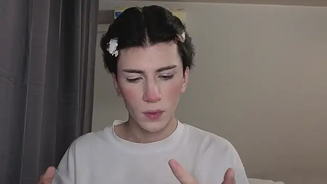 Snapshot of Oliver_star_boy_ chatting on October 31, 2025, 4:30 pm Oliver star boy online show from October 31, 2025, 4:30 pm