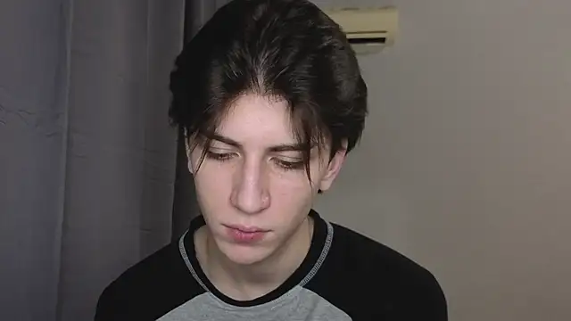 Snapshot of Oliver_star_boy_ chatting on November 5, 2025, 7:25 pm Oliver star boy online show from November 5, 2025, 7:25 pm