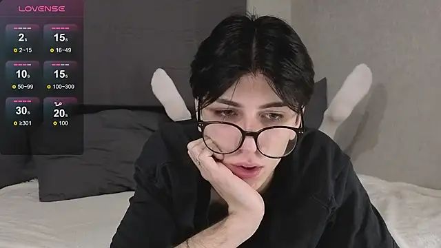 Oliver star boy  online show from December 19, 2025, 8:49 pm