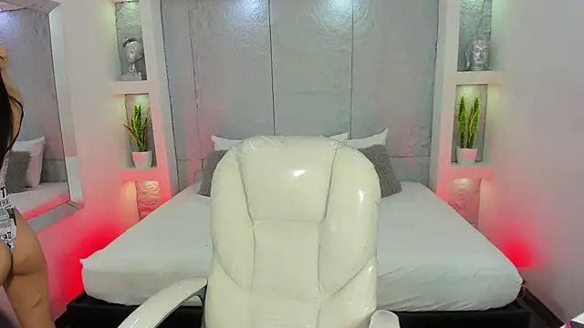 Snapshot of AmyColman_ chatting on December 2, 2025, 11:37 am AmyColman online show from December 2, 2025, 11:37 am