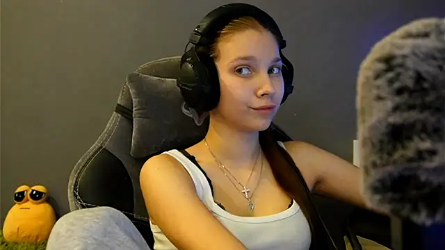 Softixq online show from December 22, 2025, 2:47 pm