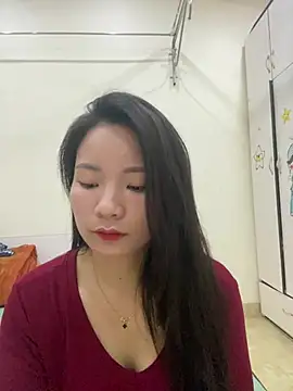 Snapshot of Bee_Yellow00 chatting on May 12, 2026, 4:42 am Bee Yellow00 online show from May 12, 2026, 4:42 am