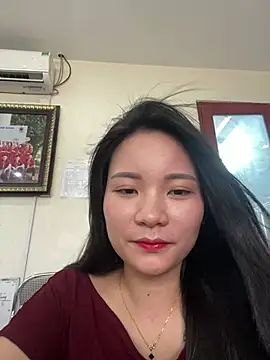 Snapshot of Bee_Yellow00 chatting on June 8, 2026, 4:46 am Bee Yellow00 online show from June 8, 2026, 4:46 am