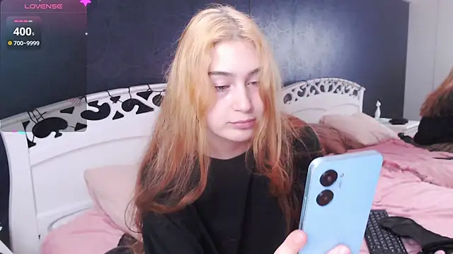 LilytLuu online show from October 31, 2025, 4:08 pm