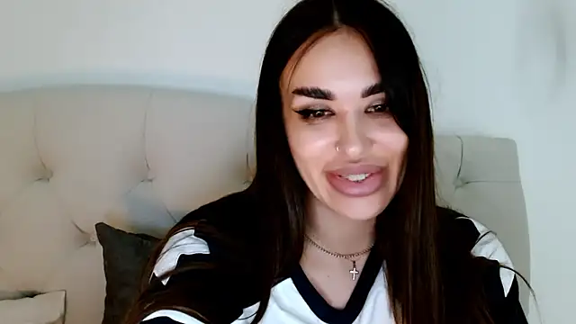 velvetveyraX online show from June 13, 2026, 7:34 pm