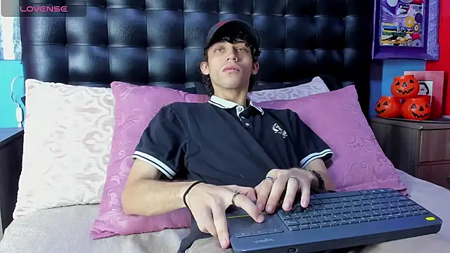 Snapshot of Khalid16_ chatting on October 30, 2025, 1:56 pm Khalid16 online show from October 30, 2025, 1:56 pm