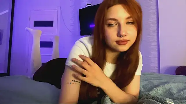 IsabellaRedfire online show from October 28, 2025, 10:23 pm