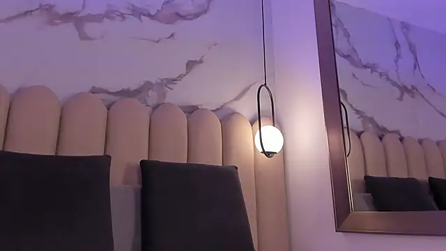 Vittoria  rossi online show from December 20, 2025, 2:24 pm