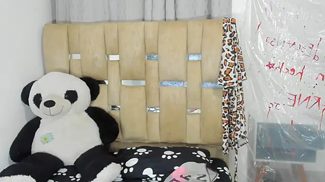 Snapshot of DaniaLorraine_ chatting on November 4, 2025, 11:20 am DaniaLorraine online show from November 4, 2025, 11:20 am