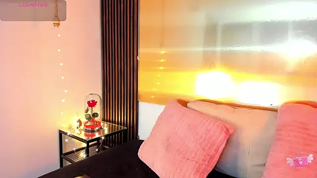 LunaaMorena online show from December 14, 2025, 2:11 pm