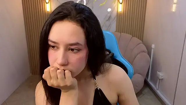 Aleja05 b online show from November 15, 2025, 8:27 pm