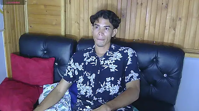 JackLauree online show from October 30, 2025, 12:01 am