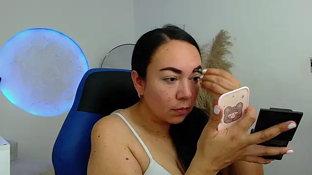 Yadis hot online show from November 6, 2025, 8:32 pm