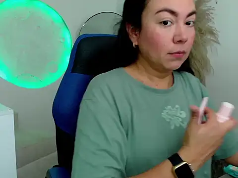 Yadis hot online show from December 15, 2025, 10:14 pm