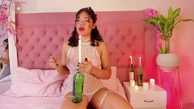 curly doll online show from October 27, 2025, 3:32 am