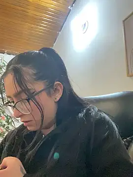 Kloe Novoa online show from October 29, 2025, 2:08 pm