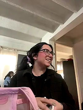 Kloe Novoa online show from December 15, 2025, 12:53 pm