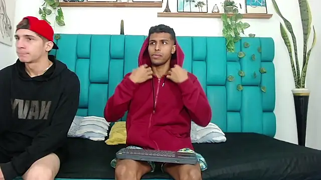 Hot Boys Latinos X online show from October 31, 2025, 1:12 pm