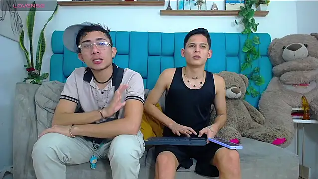 Hot Boys Latinos X online show from February 10, 2026, 7:40 pm