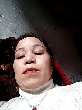 Snapshot of Gwen-n chatting on November 16, 2025, 4:07 am Gwen-n online show from November 16, 2025, 4:07 am