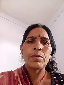 Snapshot of Indiangueen chatting on November 18, 2025, 4:06 am Indiangueen online show from November 18, 2025, 4:06 am