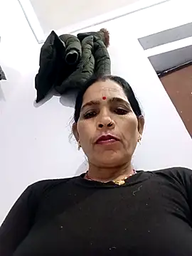 Snapshot of Indiangueen chatting on November 24, 2025, 9:03 pm Indiangueen online show from November 24, 2025, 9:03 pm