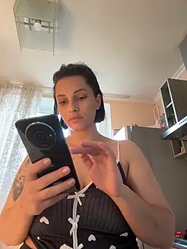 murr-kytty online show from October 25, 2025, 1:18 pm