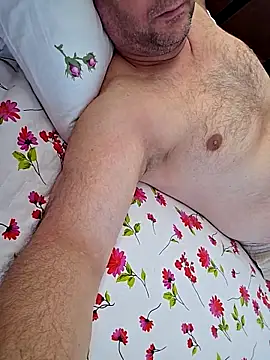 Snapshot of Efe53100 chatting on November 10, 2025, 11:42 am Efe53100 online show from November 10, 2025, 11:42 am