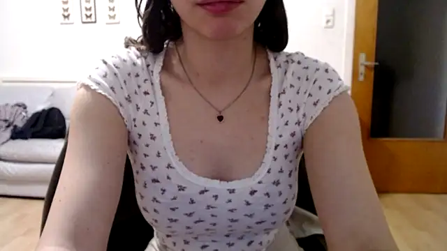 Snapshot of bellefleurrr chatting on November 4, 2025, 9:47 pm bellefleurrr online show from November 4, 2025, 9:47 pm