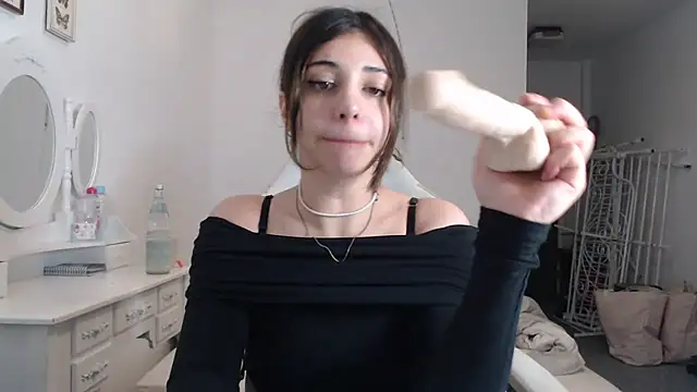 Snapshot of bellefleurrr chatting on July 9, 2026, 12:15 am bellefleurrr online show from July 9, 2026, 12:15 am