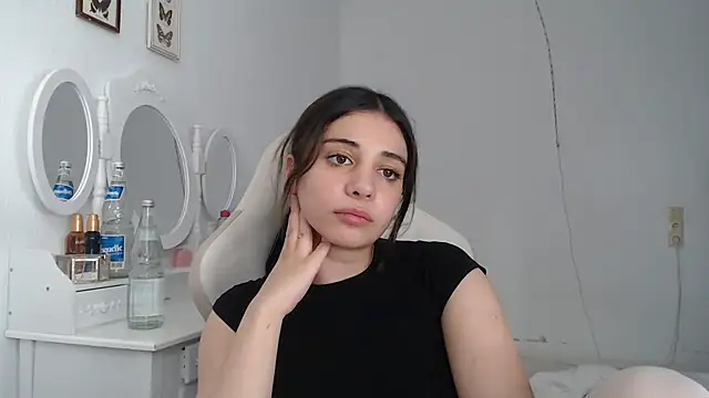 Snapshot of bellefleurrr chatting on July 13, 2026, 6:00 pm bellefleurrr online show from July 13, 2026, 6:00 pm