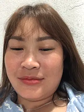 bombom1x online show from October 28, 2025, 3:47 pm