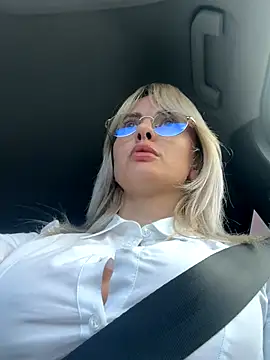 Snapshot of blondegirlx chatting on October 28, 2025, 11:36 am blondegirlx online show from October 28, 2025, 11:36 am