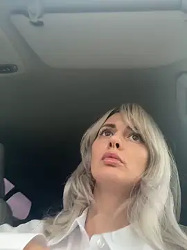 Snapshot of blondegirlx chatting on November 4, 2025, 11:20 am blondegirlx online show from November 4, 2025, 11:20 am