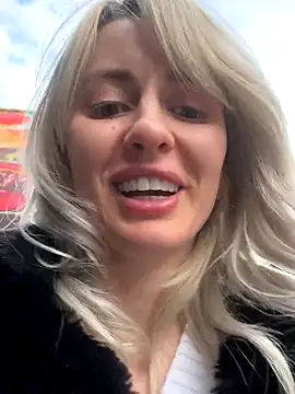 blondegirlx online show from November 8, 2025, 12:49 pm