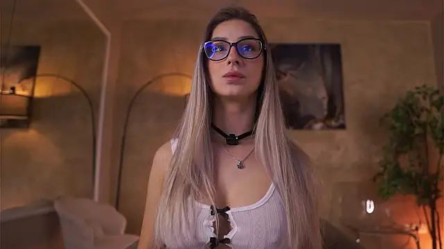 MaddieBryggs online show from February 1, 2026, 10:03 am