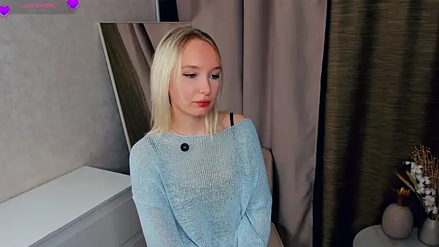 NorikoLiebeck online show from October 29, 2025, 12:40 pm