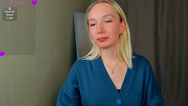 NorikoLiebeck online show from November 4, 2025, 4:11 am