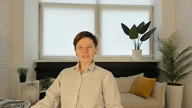 Snapshot of BellaVanruiten chatting on October 27, 2025, 6:06 am BellaVanruiten online show from October 27, 2025, 6:06 am