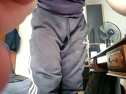 Snapshot of domymatteo69 chatting on November 9, 2025, 9:18 am domymatteo69 online show from November 9, 2025, 9:18 am