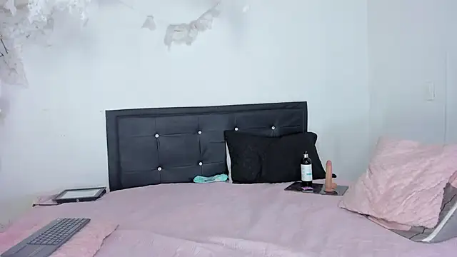 nathaly spencer online show from November 3, 2025, 8:21 pm