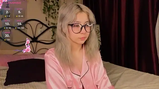 Snapshot of Alika_Kiss chatting on November 5, 2025, 3:28 am Alika Kiss online show from November 5, 2025, 3:28 am