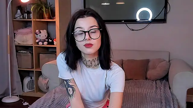 DonnaHicks online show from October 29, 2025, 2:41 pm