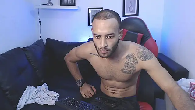 Giselle Max online show from November 3, 2025, 1:34 pm