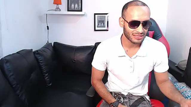 Giselle Max online show from November 4, 2025, 1:54 pm