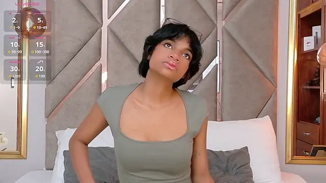 Amelia-Thompson online show from October 28, 2025, 1:25 pm