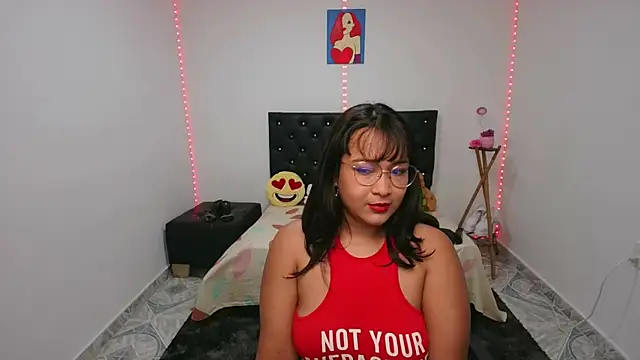 Snapshot of Nena_x69 chatting on October 27, 2025, 11:47 am Nena x69 online show from October 27, 2025, 11:47 am